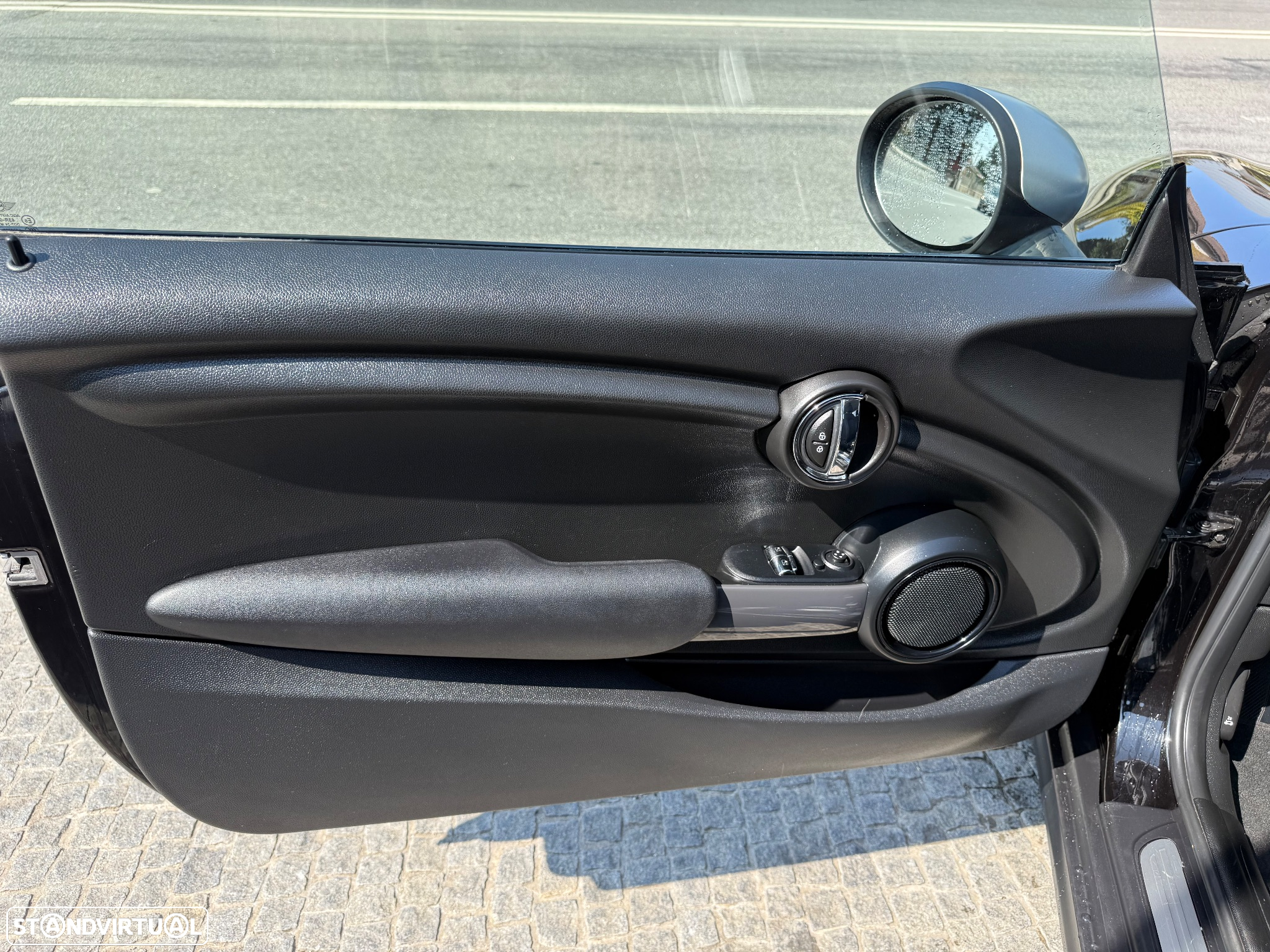 MINI 3 Portas One - 12