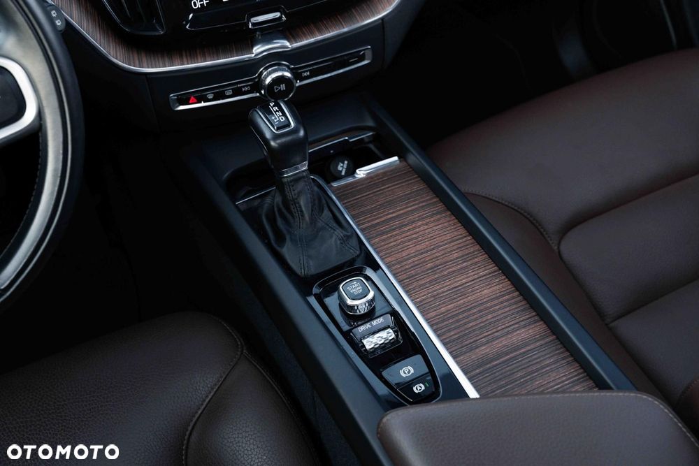 Volvo XC 60 T6 AWD Momentum - 33