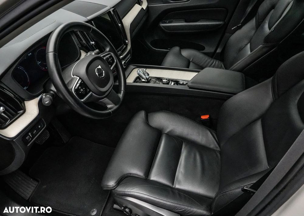 Volvo XC 60 T8 Twin Engine AWD Momentum Pro - 12