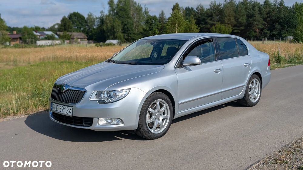 Skoda Superb 2.0 TDI Elegance Outdoor - 2