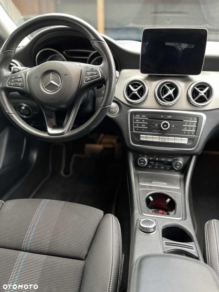 Mercedes-Benz CLA 200 d 7G-DCT - 14