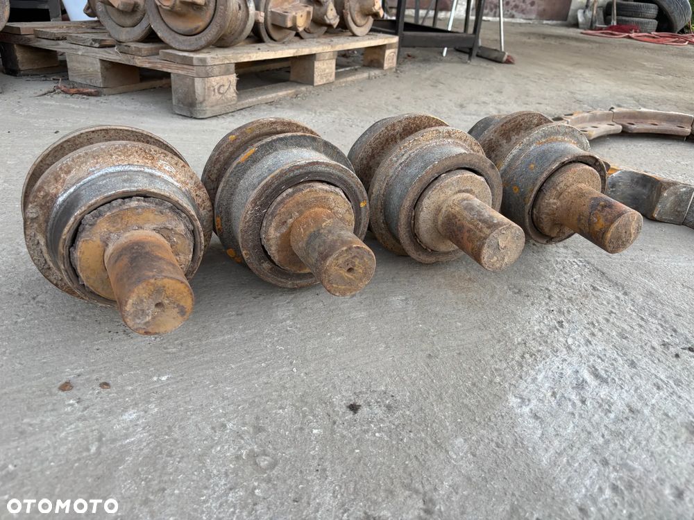 rolka podtrzymująca gąsienice Komatsu D 61 PX -15 - 2