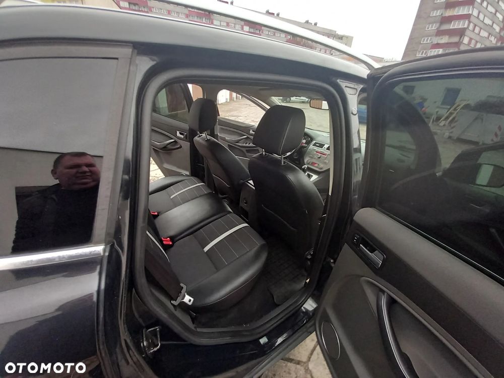 Ford Kuga 2.0 TDCi 2x4 Titanium - 27