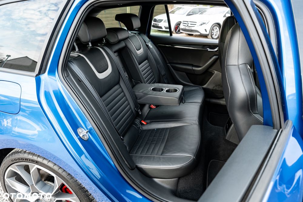 Skoda Octavia 2.0 TDI DSG RS - 22