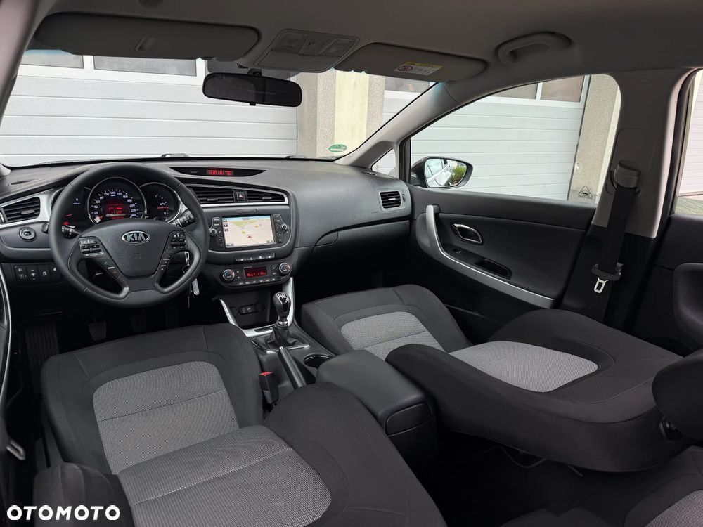 Kia Ceed 1.6 GDI Dream-Team Edition - 24