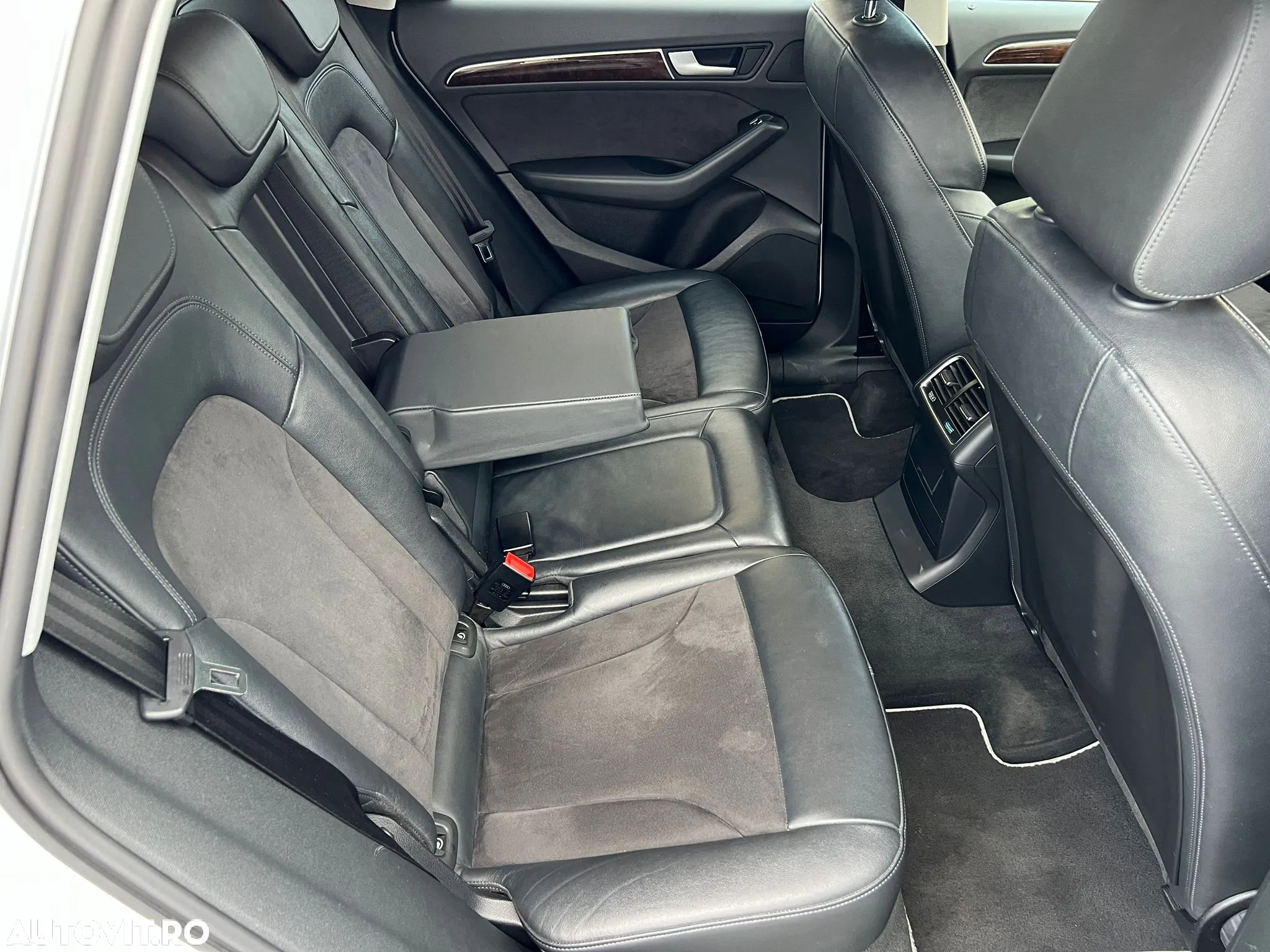 Audi Q5 2.0 40 TDI quattro S tronic Basic - 33