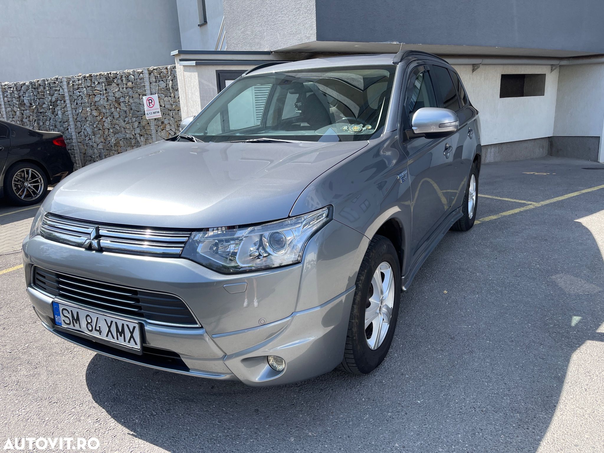 Mitsubishi Outlander 2.0 4WD Plug-In Hybrid - 1