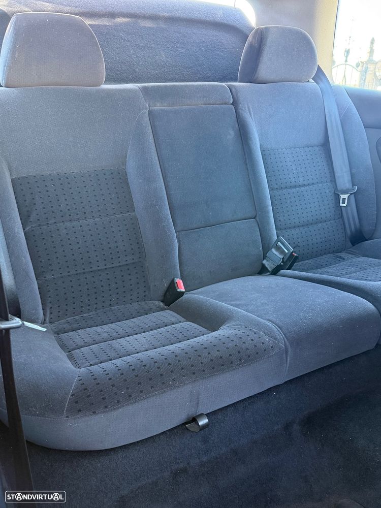 VW Golf 1.4i 25 Anos - 8