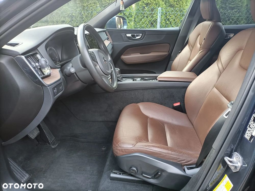 Volvo XC 60 T5 AWD Geartronic Momentum - 8