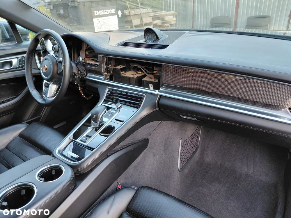 Porsche Panamera - 24