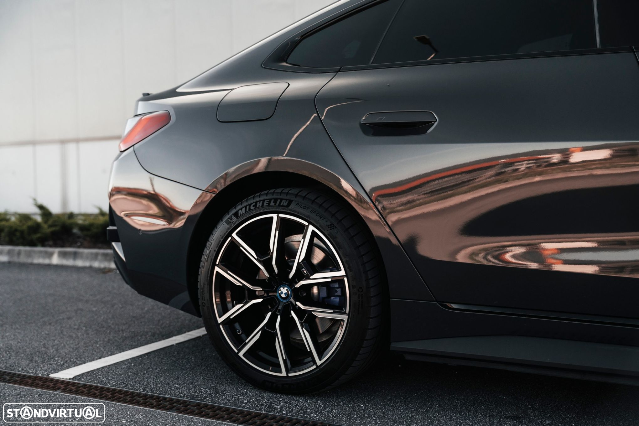 BMW i4 eDrive40 Desportiva M - 6