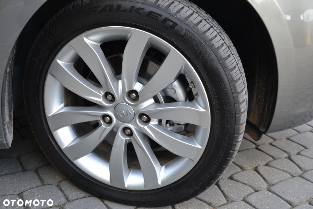 Kia Carens 1.7 CRDi Business Line 7os 7DCT - 39