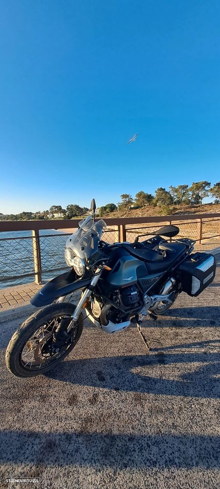 Moto Guzzi V85 V85TT - 2