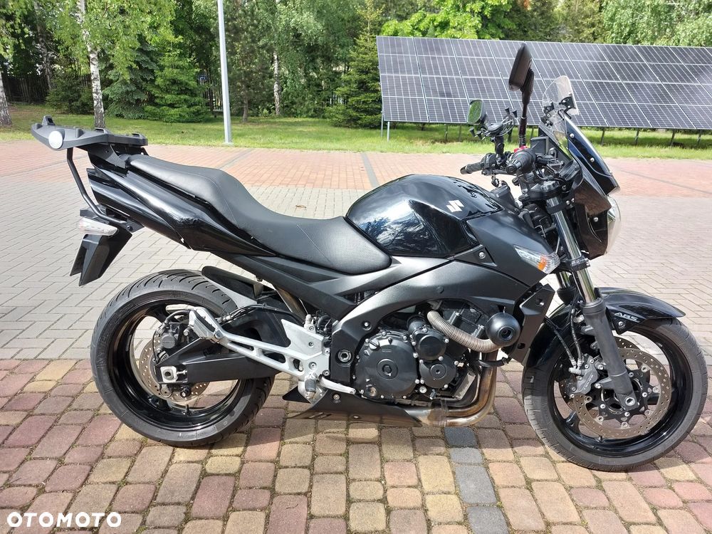 Suzuki GSR - 15