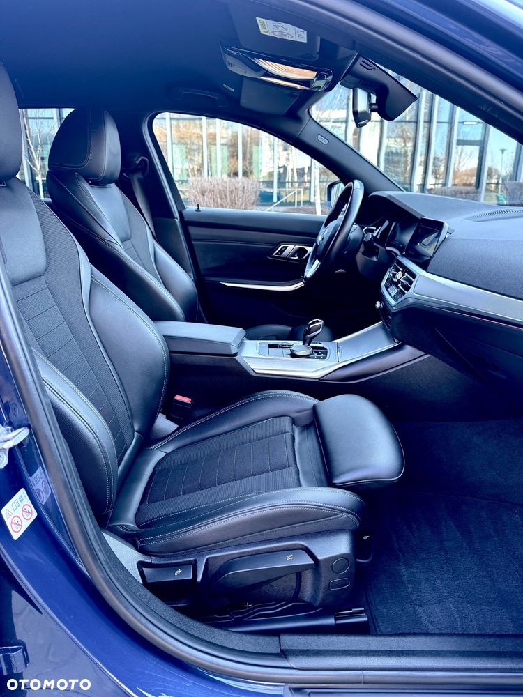 BMW Seria 3 330d xDrive MHEV Luxury Line - 23