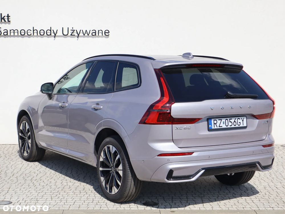 Volvo XC 60 B5 B AWD Plus Dark - 4