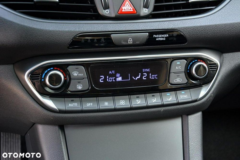 Hyundai i30 1.4 T-GDI Premiere Luxury - 25