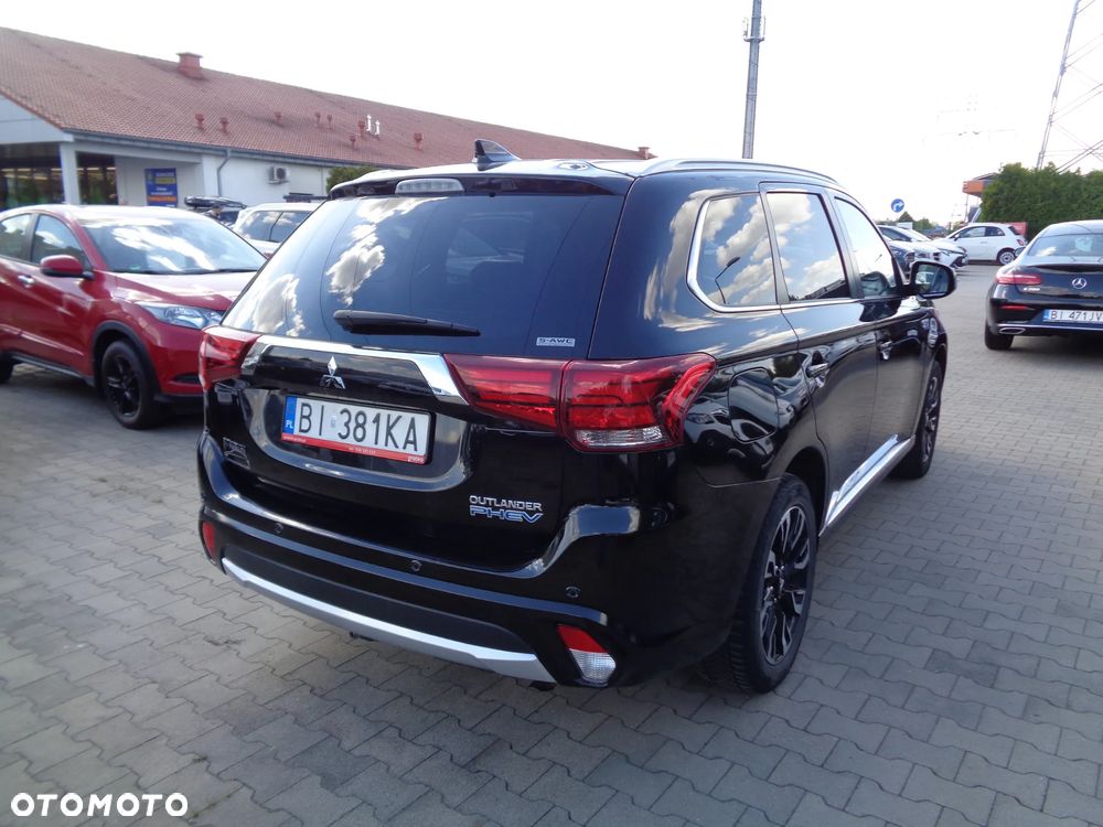 Mitsubishi Outlander 2.0 4WD Top - 4