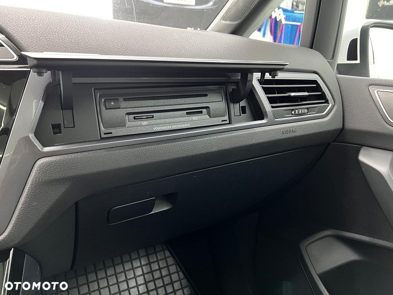 Volkswagen Touran 2.0 TDI SCR Highline - 23