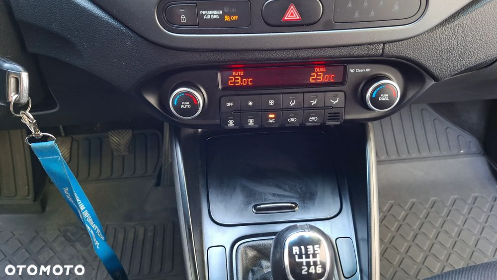 Kia Carens 1.7 CRDi XL 7os - 10