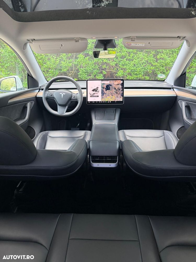 Tesla Model Y Long Range Dual Motor AWD - 14