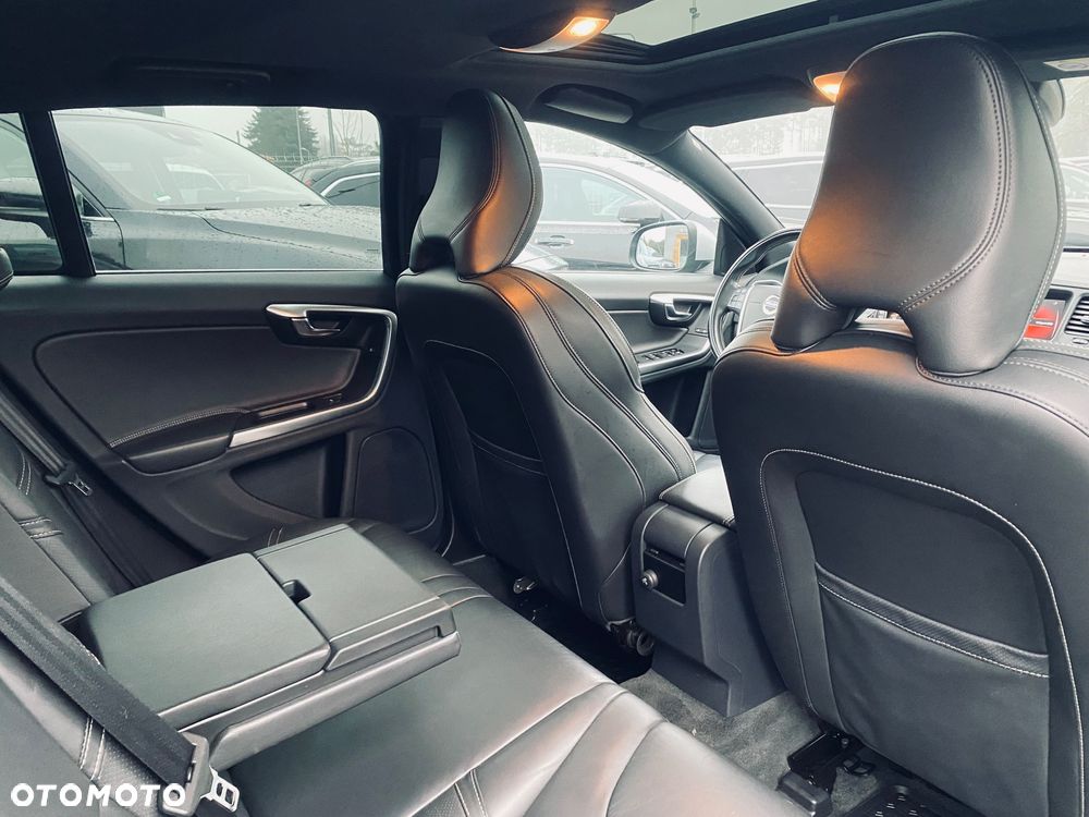 Volvo V60 D4 Geartronic R-Design - 26
