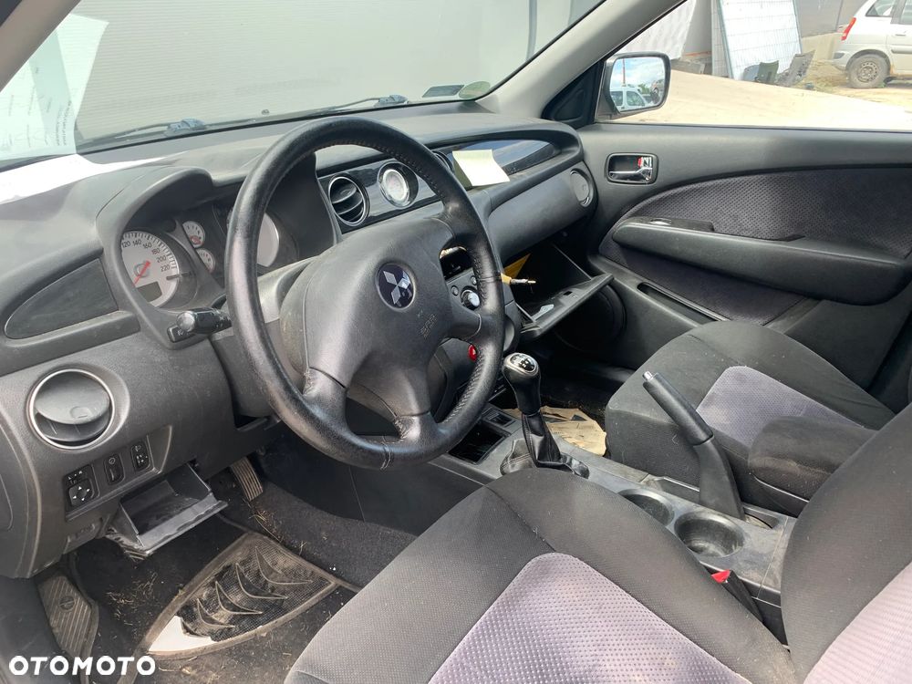 MITSUBISHI OUTLANDER 2003 *SAMOCHÓD NA CZĘŚCI* 1650 MASKA, LAMPA, DRZWI, LUSTERKO, ZDERZAK, GRILL, BŁOTNIK, KLAPA, BELKA, DESKA, FOTELE, KANAPA, ĆWIARTKA KIEROWNICA, TARCZE, ZACISKI, ZAWIESZENIE, KOMPLETNY PRZÓD, KOMPLETNY TYŁ, LICZNIK, ZEGARY, PRAWE LEWE PRZÓD TYŁ - 5