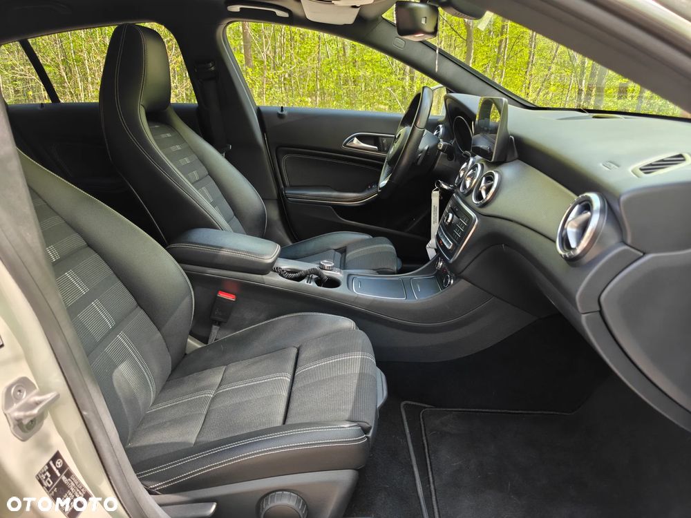 Mercedes-Benz CLA - 23