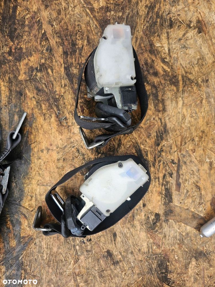 Pas bezpieczeństwa lewy prawy tył komplet 90565014N Opel Omega B