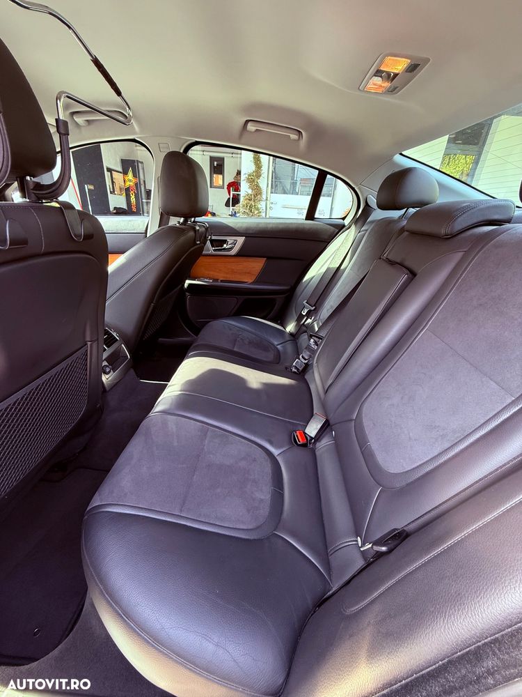 Jaguar XF 2.2D Luxury - 9