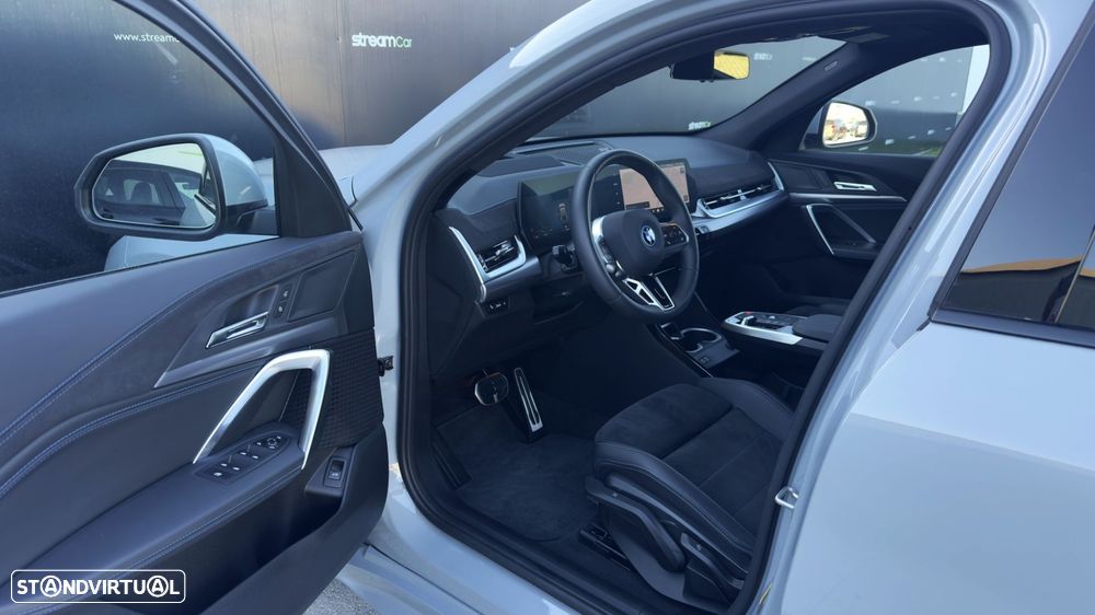 BMW iX2 eDrive20 Pack Desportivo M Pro - 12