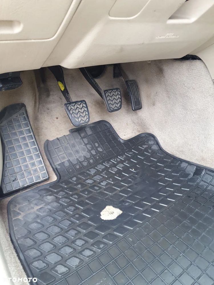 Toyota Avensis 2.0 VVT-i Sol Plus - 8