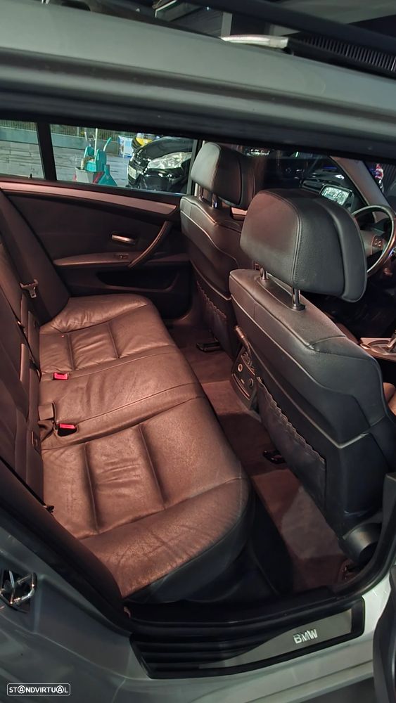 BMW 520 dA Touring Executive - 14