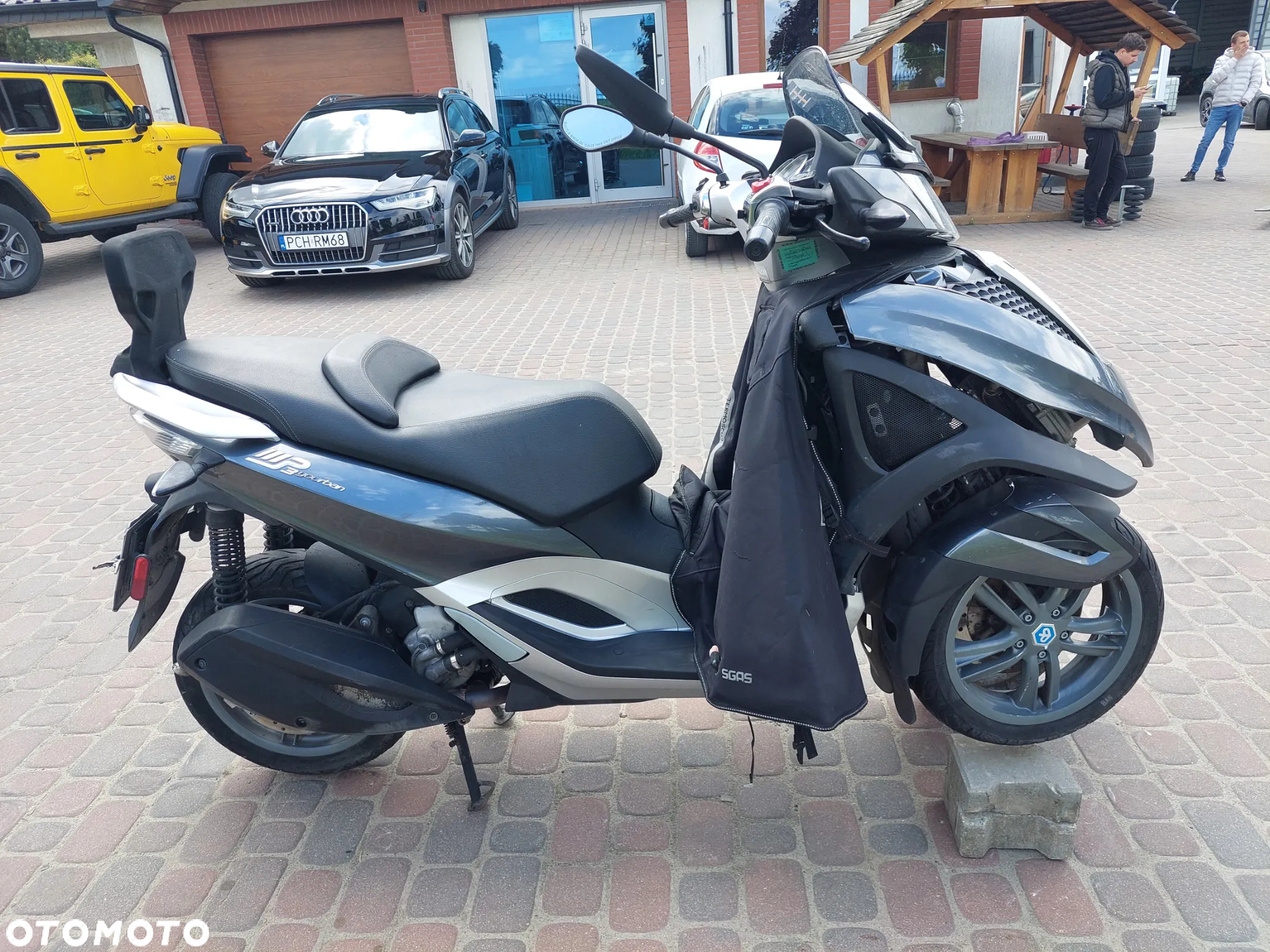 Piaggio MP-3 - 8