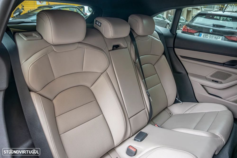 Porsche Taycan Sport Turismo Standard - 33