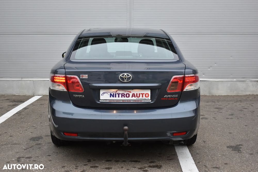 Toyota Avensis - 5