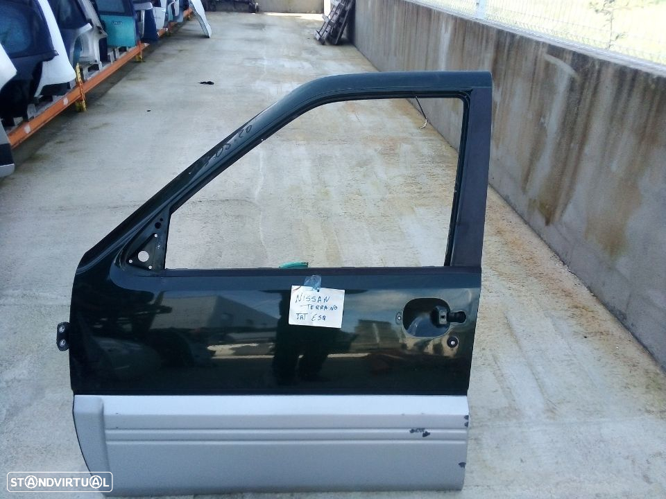 Porta frente esquerda Nissan Terrano 2000 - 2