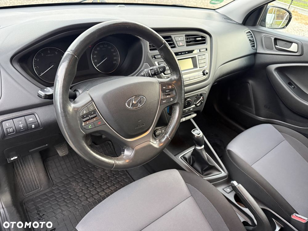 Hyundai i20 blue 1.2 Trend - 15