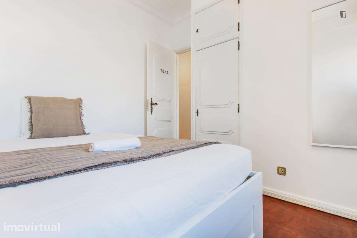 Quarto - localizado em Benfica Lisbon - Grande imagem: 5/10