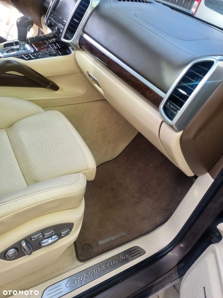 Porsche Cayenne - 22