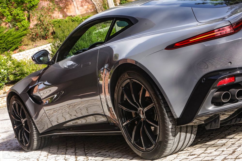 Aston Martin Vantage Coupe 4.0 Twin-Turbo V8 - 28