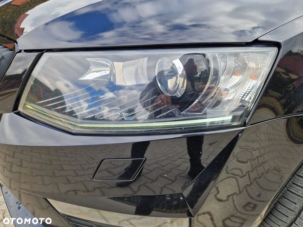 Skoda Octavia 2.0 TDI DSG RS - 24