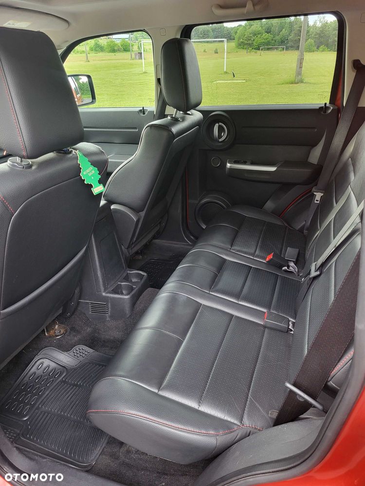 Dodge Nitro - 7