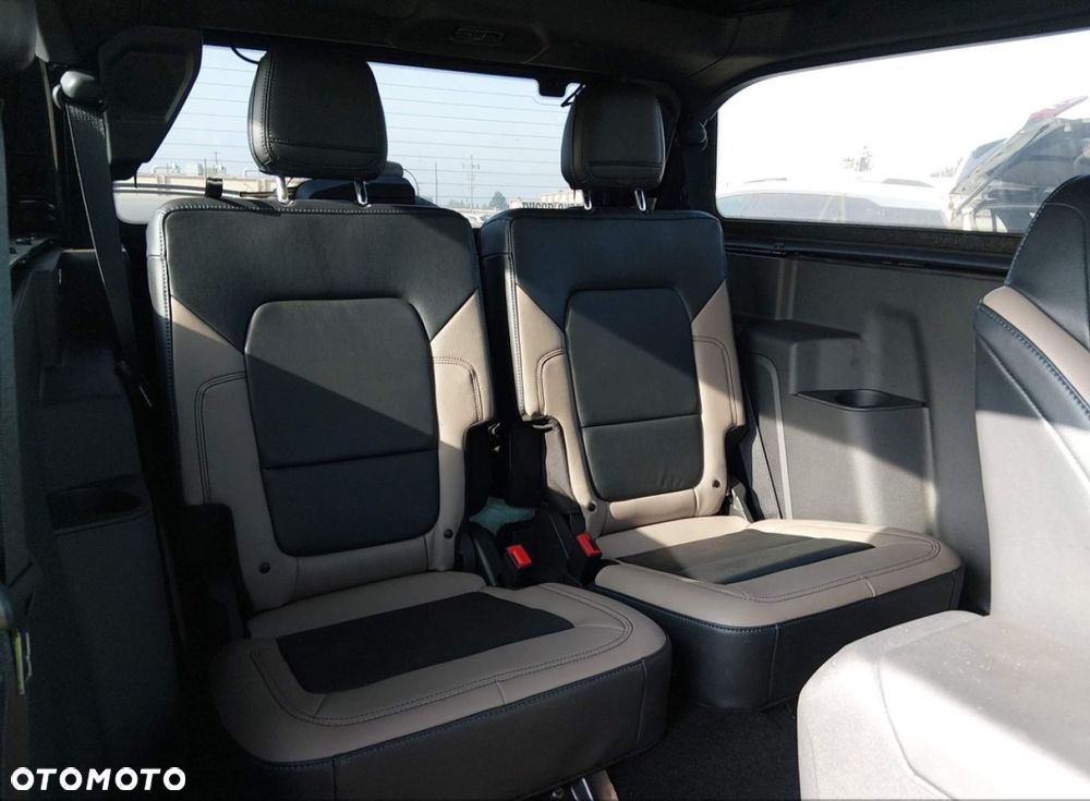 Ford Bronco - 11
