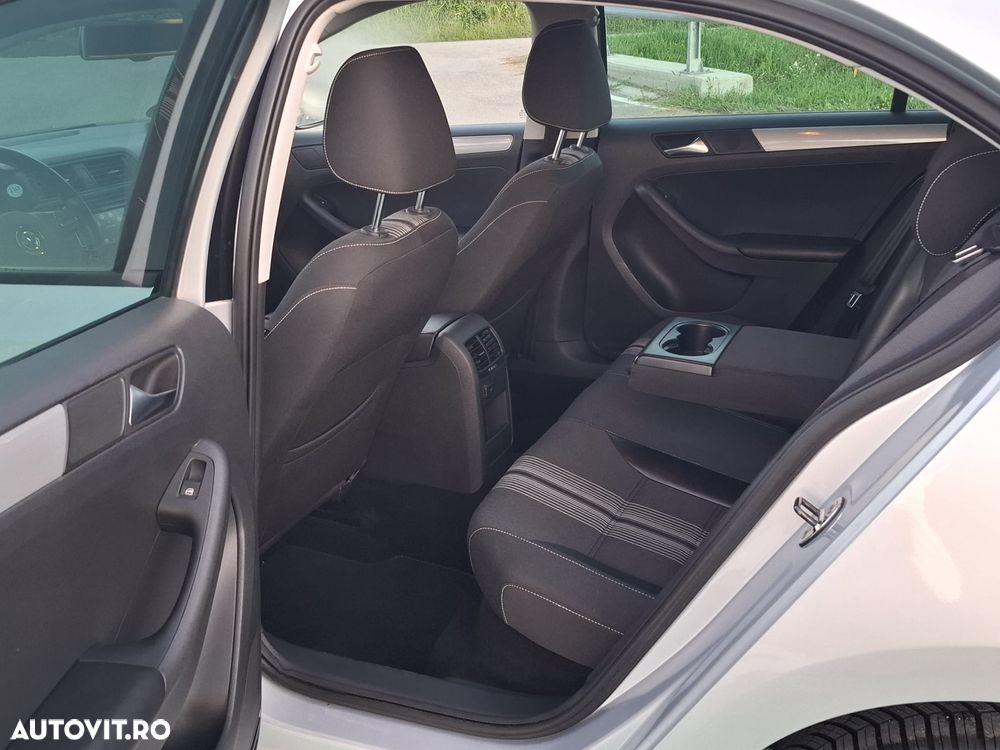 Volkswagen Jetta 1.2 TSI Match - 25