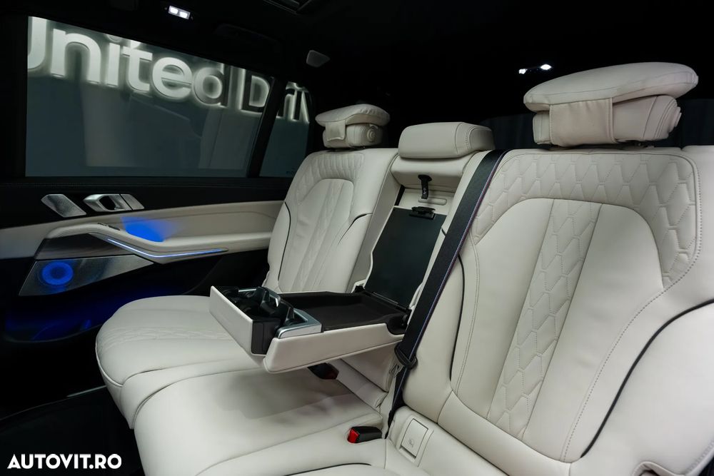 BMW X7 M60i xDrive AT MHEV - 15