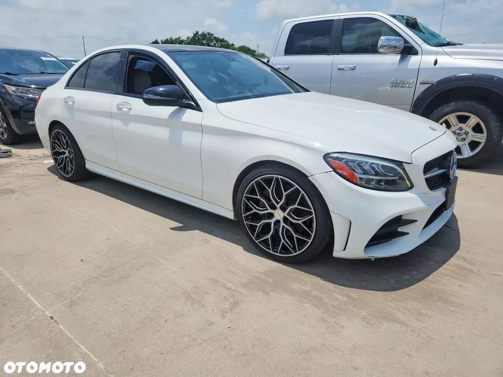 Mercedes-Benz Klasa C 300 9G-TRONIC AMG Line - 1