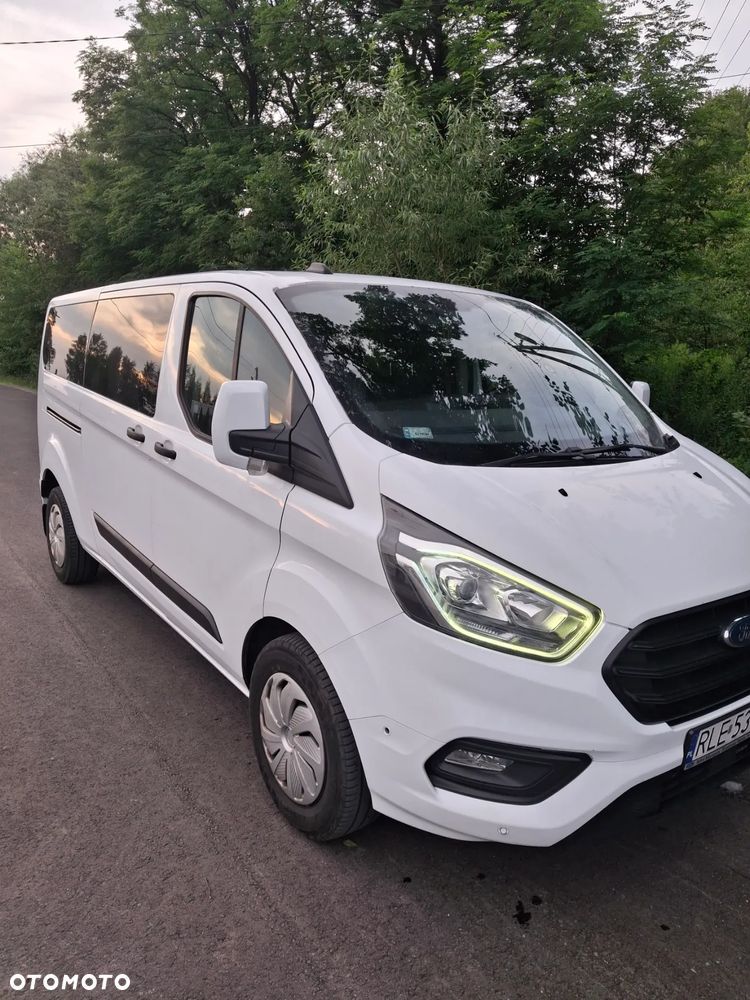 Ford Tourneo Custom - 1