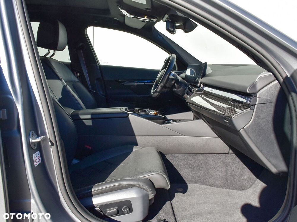 BMW i5 83.9kWh M60 xDrive - 4