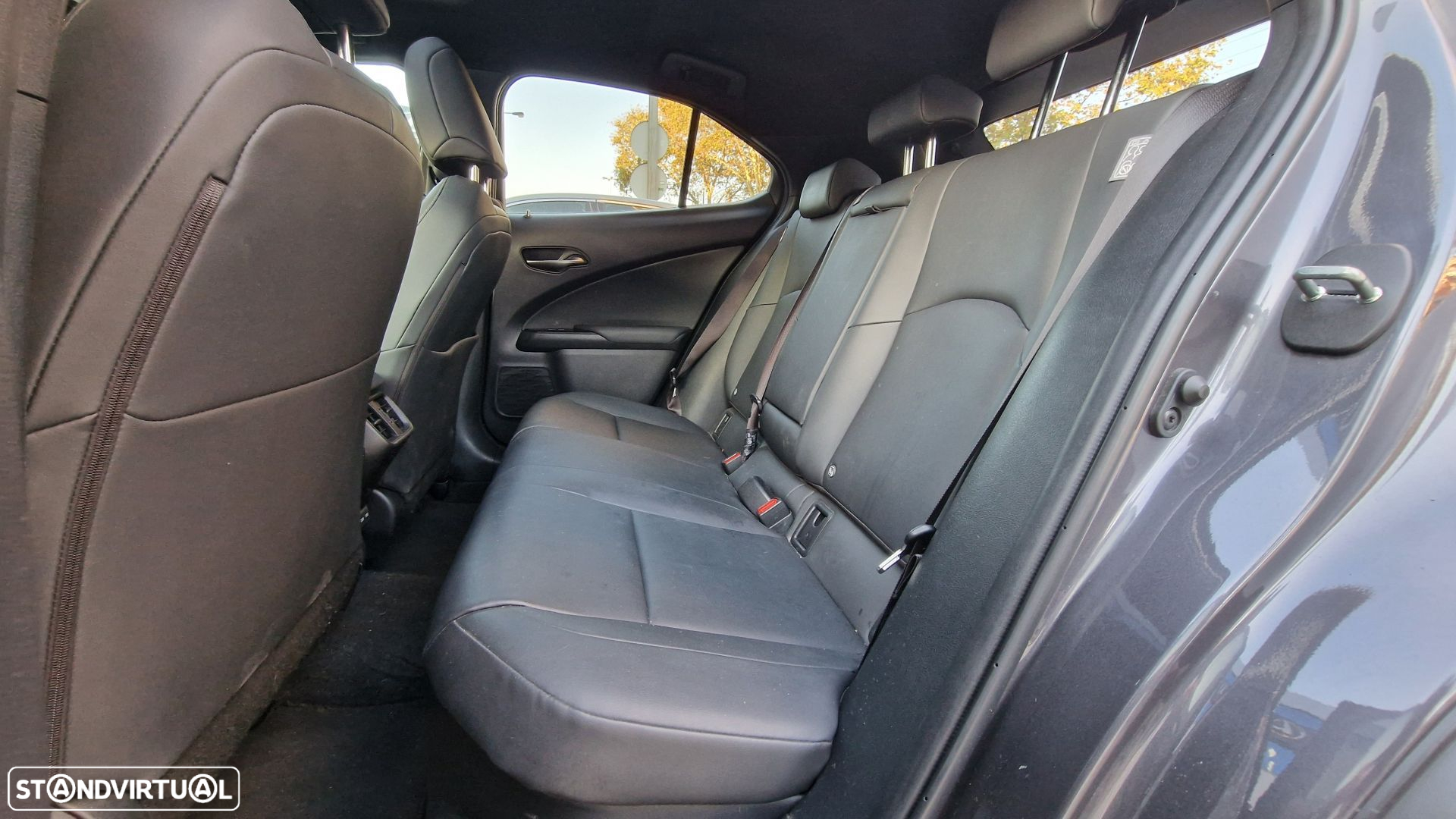 Lexus UX 250h Sport (Ecrã 12.3) - 16